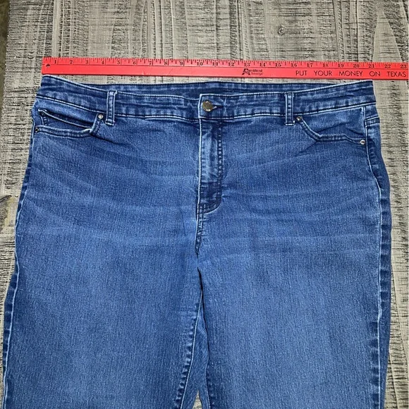 Jennifer Lopez Classic Blue Women's Jeans - Picture 4 of 13